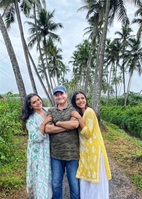 shriya pilgaonkar height